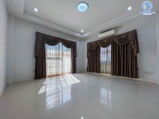 *****บ้านเดี่ยวมือสองย่านนนทบุรี ม.ศิลปการพาร์ค2 วัดลาดปลาดุก หลังมุม! เนื้อที่ 86.2 ตร.ว. ฟังก์ชัน 3 ห้องนอน 3 ห้องน้ำ 2 ที่จอดรถ บ้านทำเลดี พร้อมอยู่ เพียง 7 นาทีก็ถึงรถไฟฟ้าสายสีม่วง "สถานีคลองบางไผ่" และเซ็นทรัลเวสต์เกต